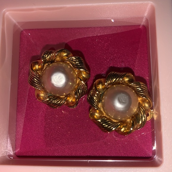 OMG CHANEL Pearl Earrings !!! Great Gift For Holidays - Picture 2 of 7